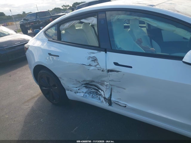 2025 TESLA MODEL 3 5YJ3E1EA6SF030856 Photo 5