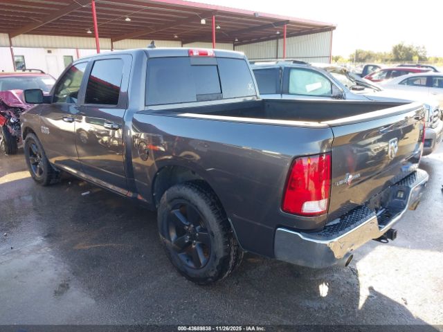 2016 RAM 1500 1C6RR6LT2GS242431 Photo 2
