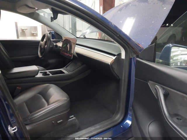 2021 TESLA MODEL Y 5YJYGDEE2MF217387 Photo 4