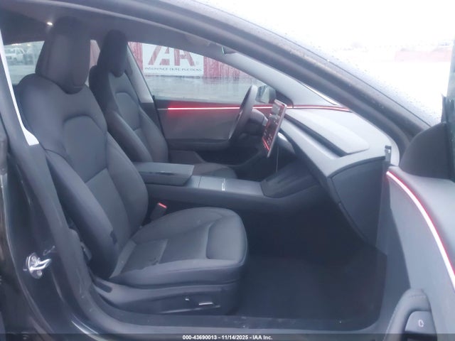2025 TESLA MODEL 3 5YJ3E1EA8SF983763 Photo 4