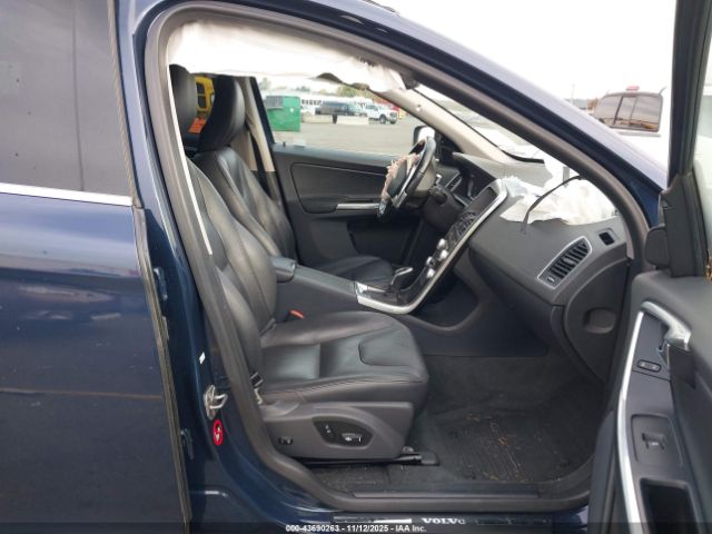2015 VOLVO XC60 YV4612RK5F2709427 Photo 4
