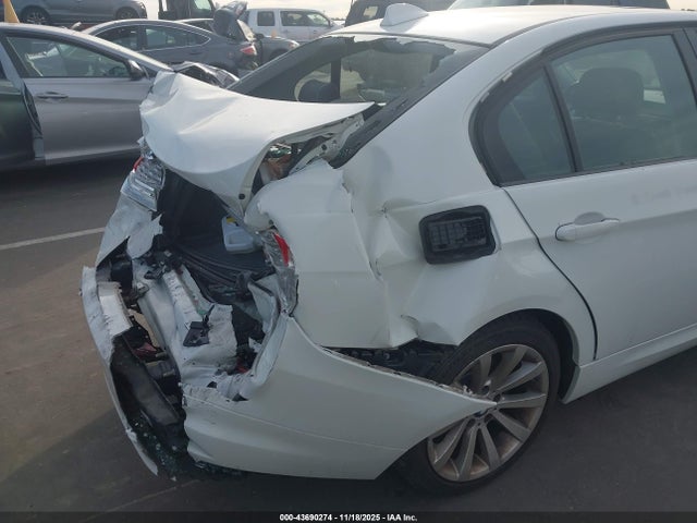 Продаж на аукціоні авто 2011 Bmw 328i, vin: WBAPH5G54BNM73960, номер лоту: 43690274