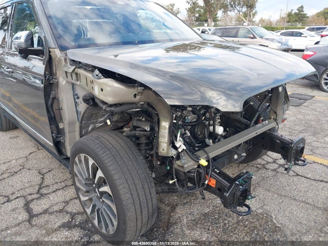 5LMJJ3TG7PEL14522 Lincoln Navigator Black Label L