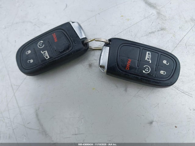 43690434 :رقم المزاد ، 1C4PJMDX1KD272921 vin ، 2019 Jeep Cherokee Limited 4x4 مزاد بيع