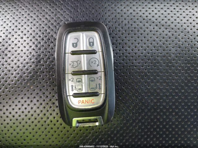 2019 CHRYSLER PACIFICA HYBRID 2C4RC1N73KR681595 Photo 10