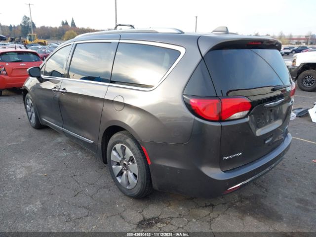2019 CHRYSLER PACIFICA HYBRID 2C4RC1N73KR681595 Photo 2