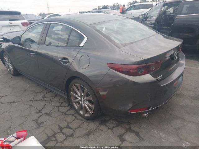 2019 MAZDA MAZDA3 JM1BPBAMXK1116658 Photo 2