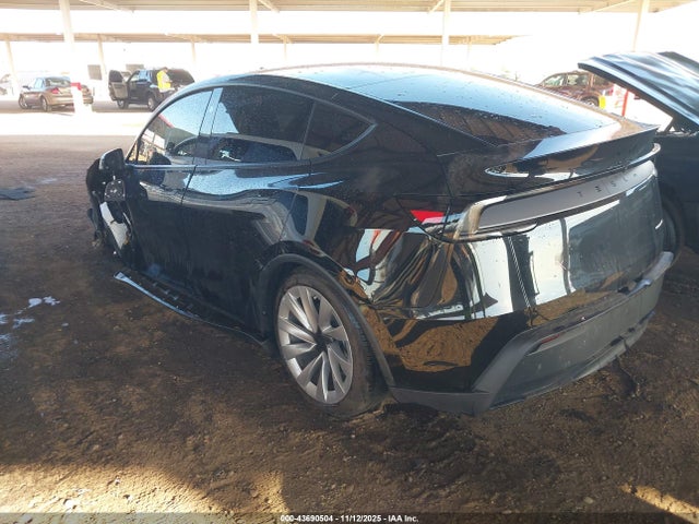 2026 TESLA MODEL Y 7SAYGDEE8TF374259 Photo 2