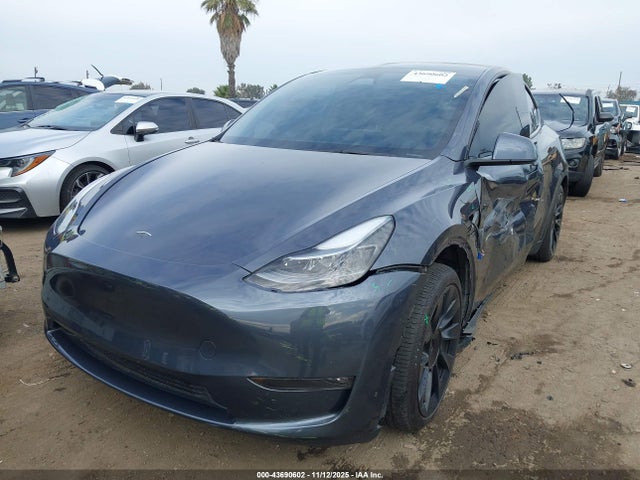 2023 TESLA MODEL Y 7SAYGDEE0PF867570 Photo 1