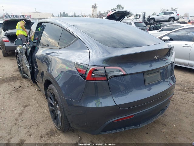 2023 TESLA MODEL Y 7SAYGDEE0PF867570 Photo 2