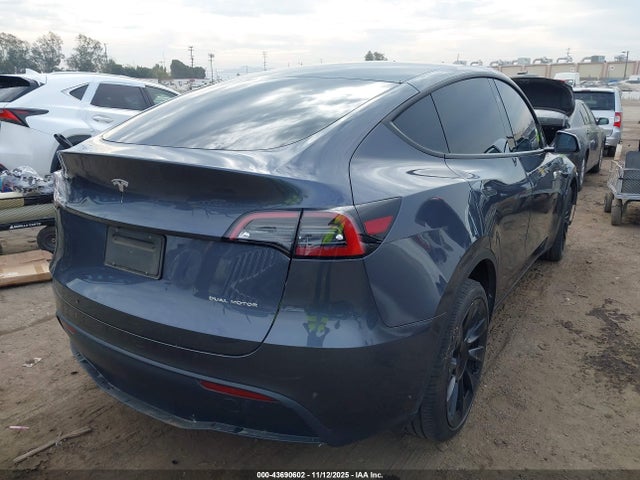2023 TESLA MODEL Y 7SAYGDEE0PF867570 Photo 3