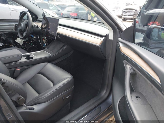 2023 TESLA MODEL Y 7SAYGDEE0PF867570 Photo 4