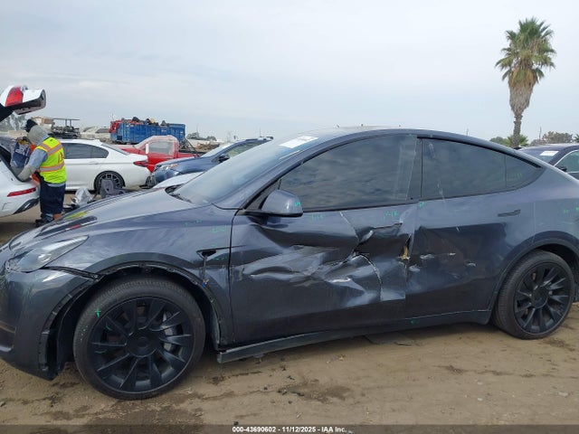 2023 TESLA MODEL Y 7SAYGDEE0PF867570 Photo 5