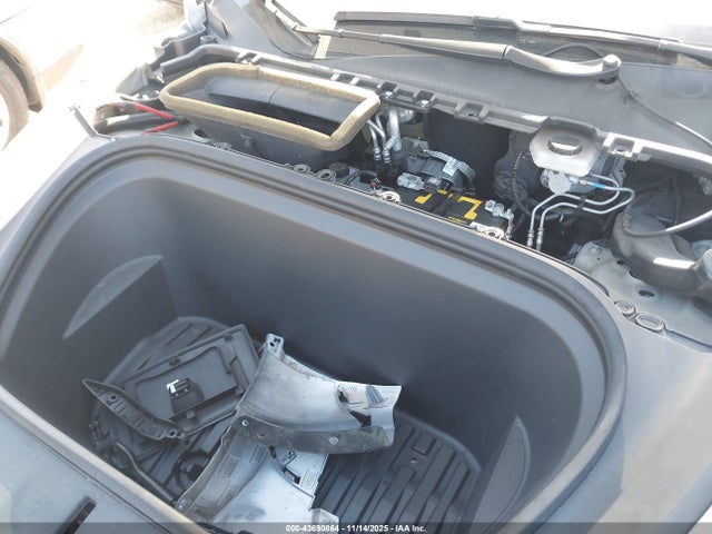 2021 TESLA MODEL Y 5YJYGDEE7MF065090 Photo 9