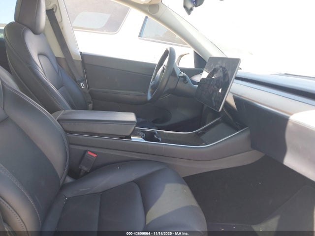 2021 TESLA MODEL Y 5YJYGDEE7MF065090 Photo 4