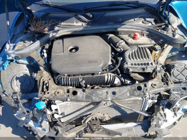 2022 MINI CLUBMAN WMWLV7C04N2R36201 Photo 9