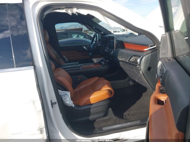 2021 LINCOLN NAVIGATOR 5LMJJ3LT8MEL01755 Photo 4