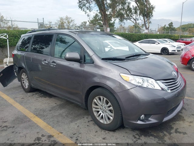 Toyota Sienna Xle 8 Passenger 2016 5TDYK3DC4GS712151 main image