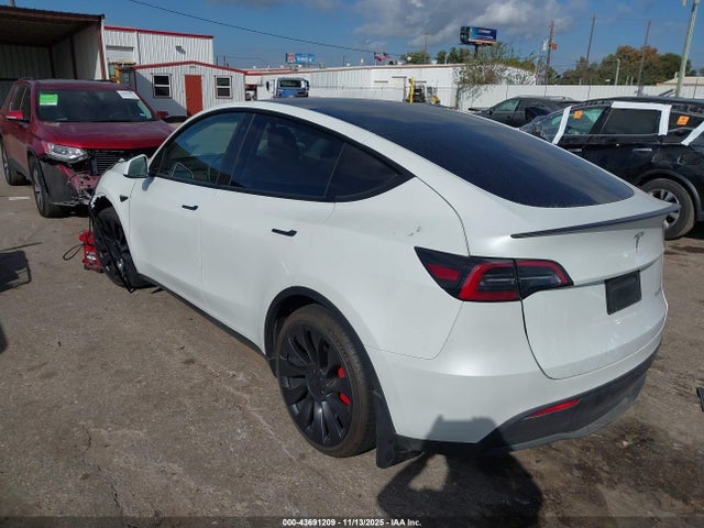 2023 TESLA MODEL Y 7SAYGDEF9PF665514 Photo 2