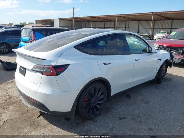 2023 TESLA MODEL Y 7SAYGDEF9PF665514 Photo 3