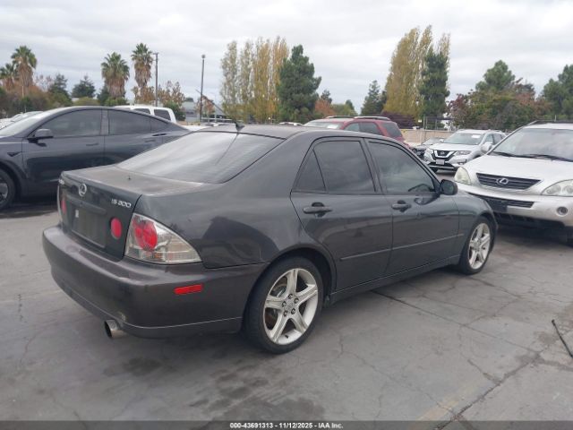 2001 LEXUS IS 300 JTHBD182810027973 Photo 3