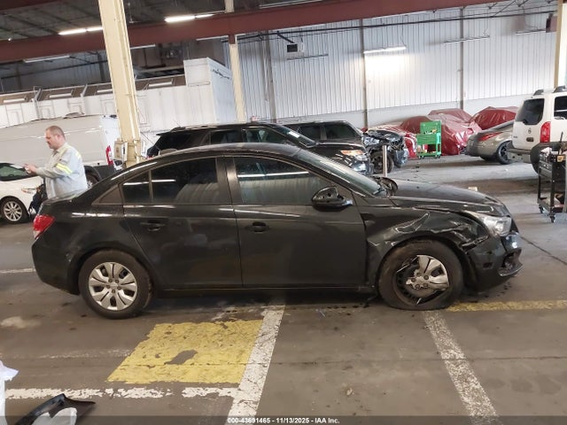 1G1PA5SG9F7110573 Chevrolet Cruze Ls Auto