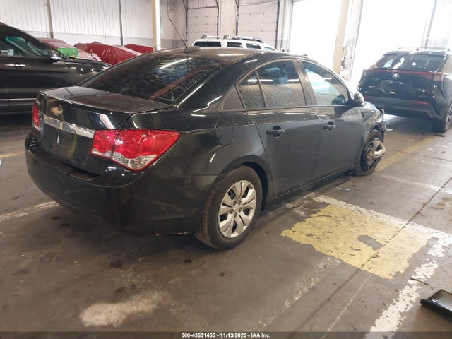 1G1PA5SG9F7110573 Chevrolet Cruze Ls Auto