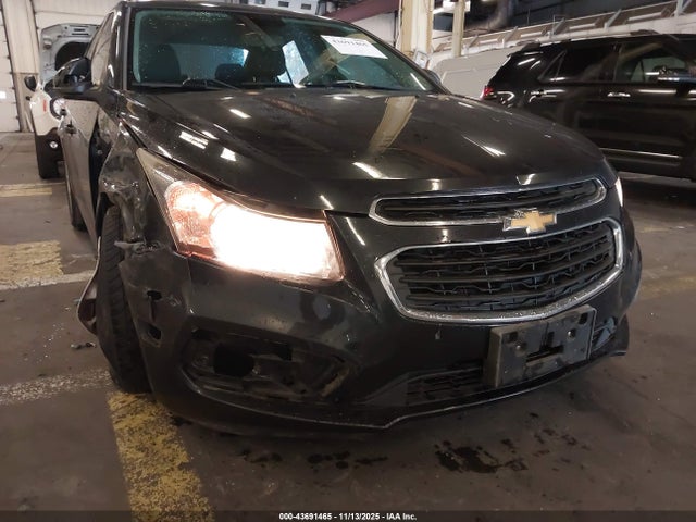 1G1PA5SG9F7110573 Chevrolet Cruze Ls Auto