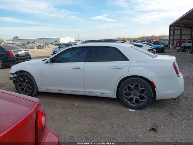 2C3CCAGGXGH182958 Chrysler 300 300s
