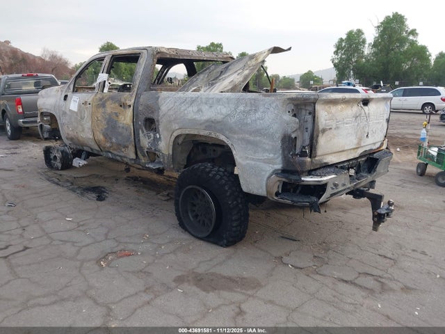 1GC1YNEY0MF301718 Chevrolet Silverado 2500hd 4wd Standard Bed Lt