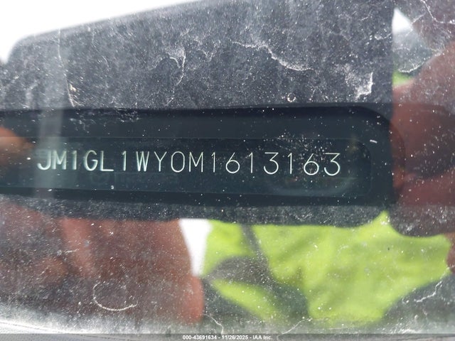 JM1GL1WY0M1613163 Mazda Mazda6 Carbon Edition