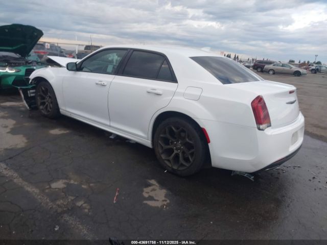 2016 CHRYSLER 300 2C3CCABG6GH313407 Photo 2