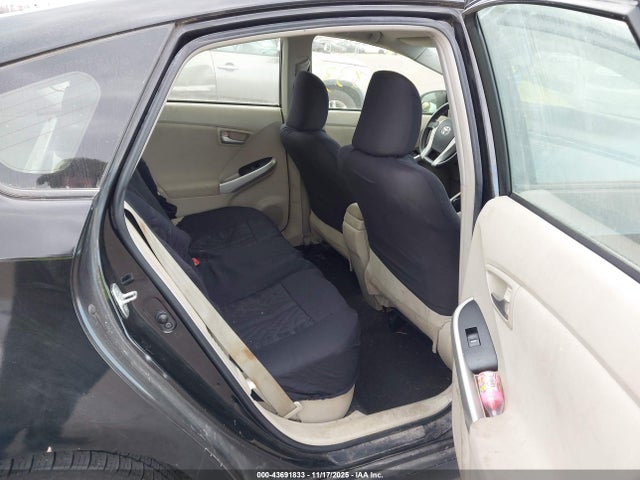 Toyota Prius Three 2014 JTDKN3DU0E0364256 Image 8