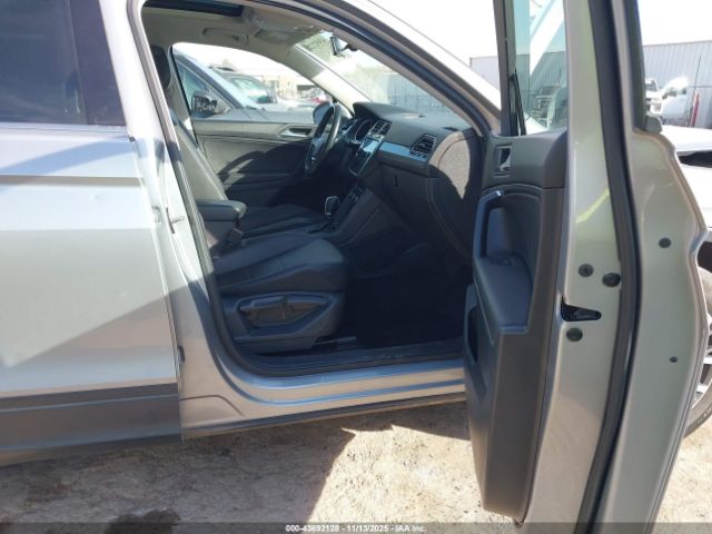 2019 VOLKSWAGEN TIGUAN 3VV3B7AX5KM115867 Photo 4