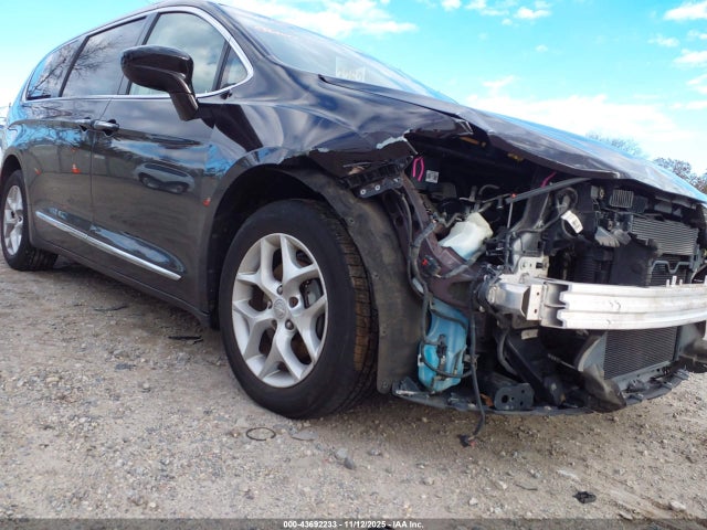 Aukcja sprzedaży 2017 Chrysler Pacifica Touring-l Plus, vin: 2C4RC1EG4HR525820, numer aukcji: 43692233