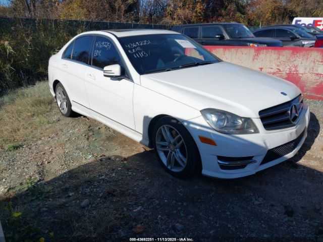 2014 MERCEDES-BENZ C 300 WDDGF8AB7EG158061