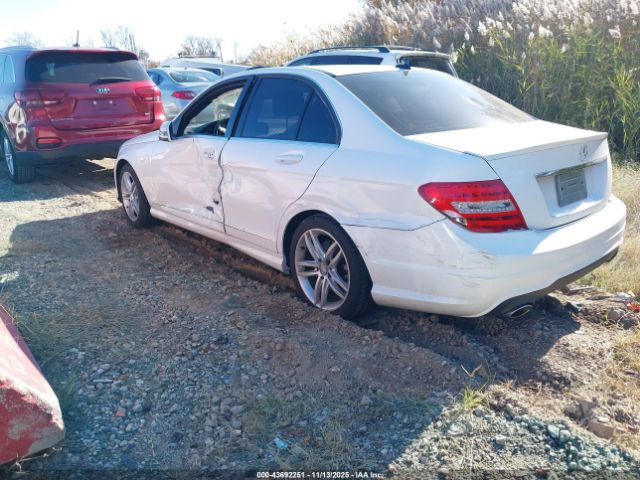 2014 MERCEDES-BENZ C 300 WDDGF8AB7EG158061 Photo 2