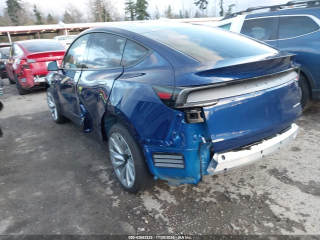2026 TESLA MODEL Y 7SAYGDEE2TF377013 Photo 2