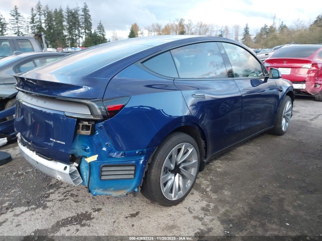 2026 TESLA MODEL Y 7SAYGDEE2TF377013 Photo 3