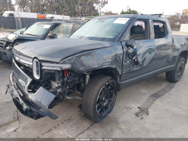 Rivian r1t 2025 7FCTGBAA9SN036085 Image 2