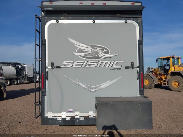 1UJCJSCVXH19N0093 Jayco Seismic 4113