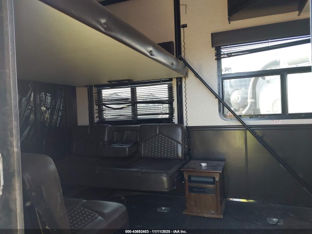 1UJCJSCVXH19N0093 Jayco Seismic 4113