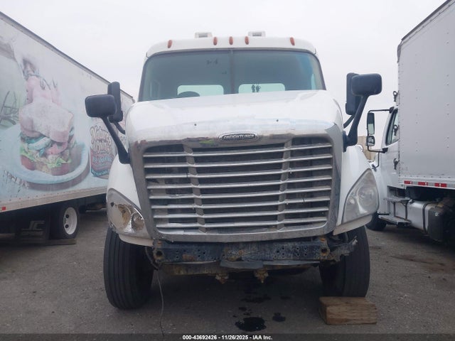 3AKBGBDV8GDGY1818 Freightliner Cascadia 113