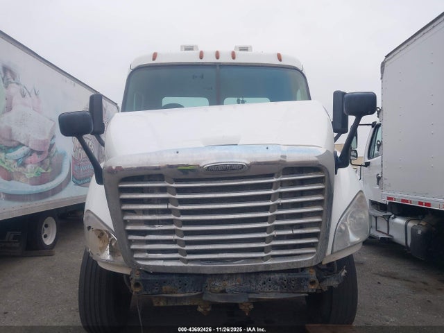 3AKBGBDV8GDGY1818 Freightliner Cascadia 113