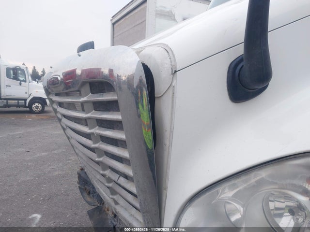 3AKBGBDV8GDGY1818 Freightliner Cascadia 113