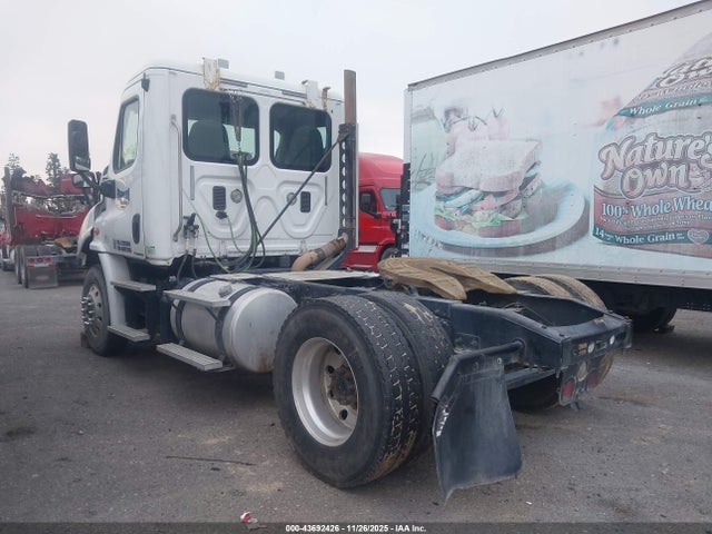 3AKBGBDV8GDGY1818 Freightliner Cascadia 113