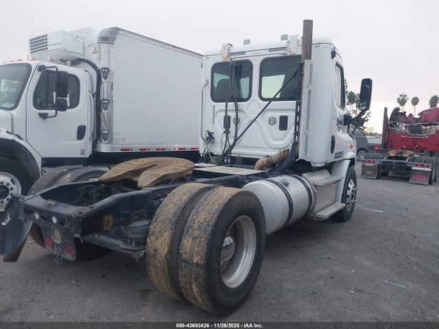 3AKBGBDV8GDGY1818 Freightliner Cascadia 113