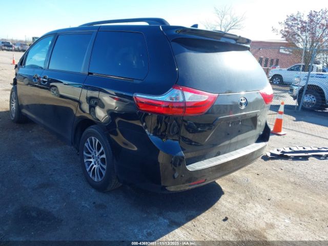 2019 TOYOTA SIENNA 5TDYZ3DC0KS996964 Photo 2