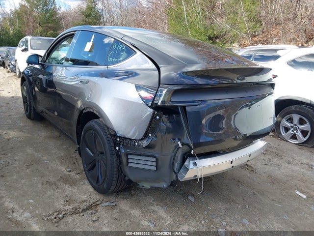 2026 TESLA MODEL Y 7SAYGDEE8TA444193 Photo 2