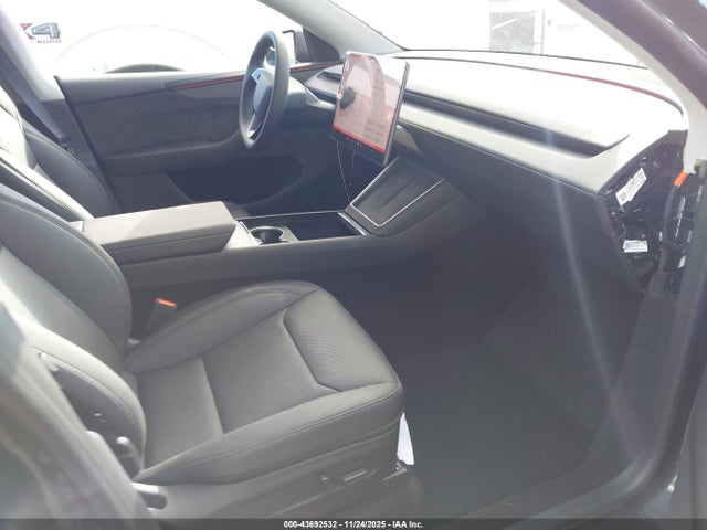2026 TESLA MODEL Y 7SAYGDEE8TA444193 Photo 4